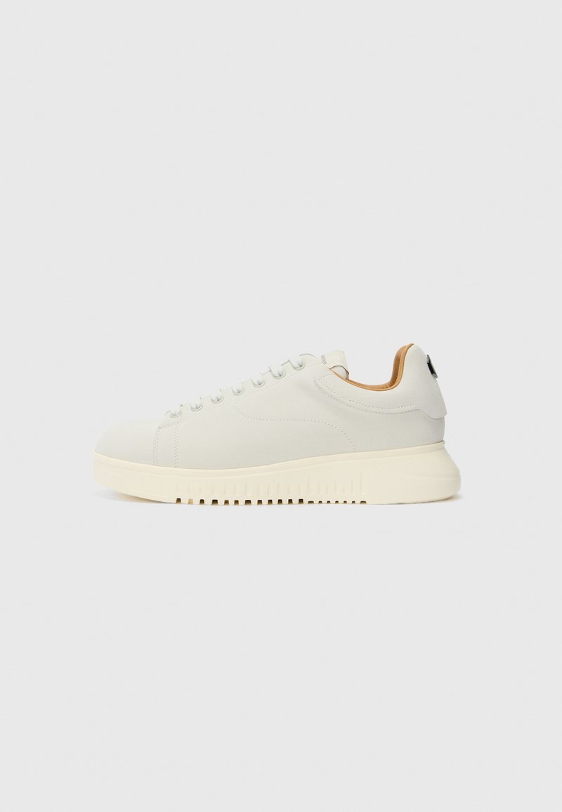 Emporio Armani - Baskets basses - off white, Agrandir