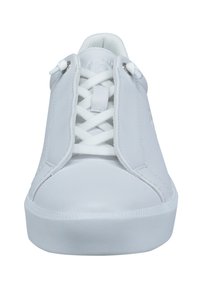 Weiße Sneaker mit einer Oberseite aus glattem Leder, flachen Schnürsenkeln, runder Zehenpartie und minimalistischem Design. Verfügt über seitliche Nähte und eine Gummisohle.