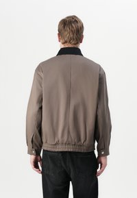 Calvin Klein Jeans JACKET - Ljetna jakna - morel