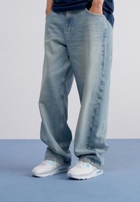 Nike Sportswear AIR MAX 90 - Sneakers low - white/light silver/glacier blue/wolf grey/summit white/photon dust