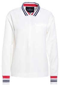 Polo a maniche lunghe bianco con colletto decorativo in strisce rosse e blu navy, con zip a un quarto e taschino sul petto. Texture morbida.