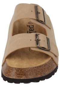 Sandal beige a due strappi con fibbie metalliche regolabili, plantare in sughero testurizzato e suola in gomma. Presenta un design ampio e aperto sulla punta.