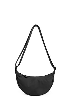 Borsa a tracolla nera a forma di mezzaluna con tracolla regolabile e chiusura a zip, realizzata in tessuto liscio.