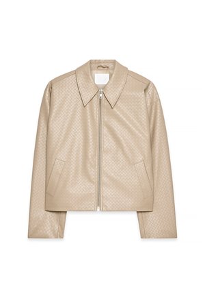 Beige cropped jaka, izgatavota no teksturētas mākslīgās ādas, ar lielu apkakli, priekšējo rāvējslēdzēju un divām sānu kabatām.