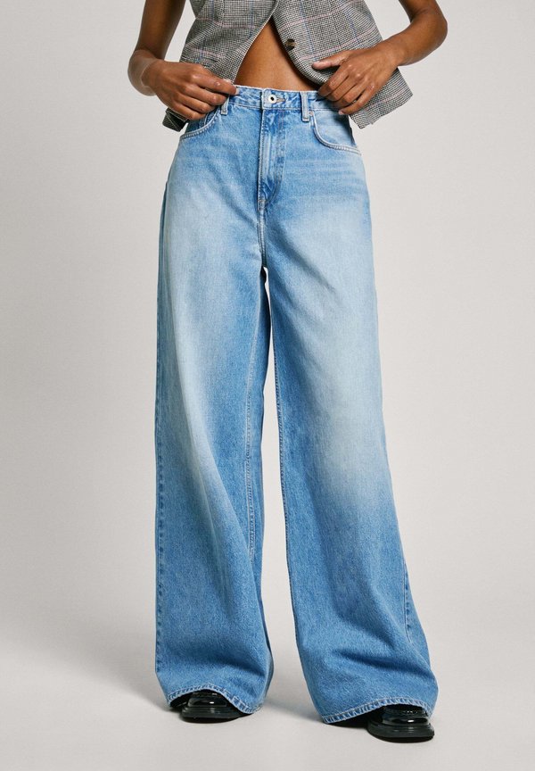 WIDE LEG - Flared Jeans