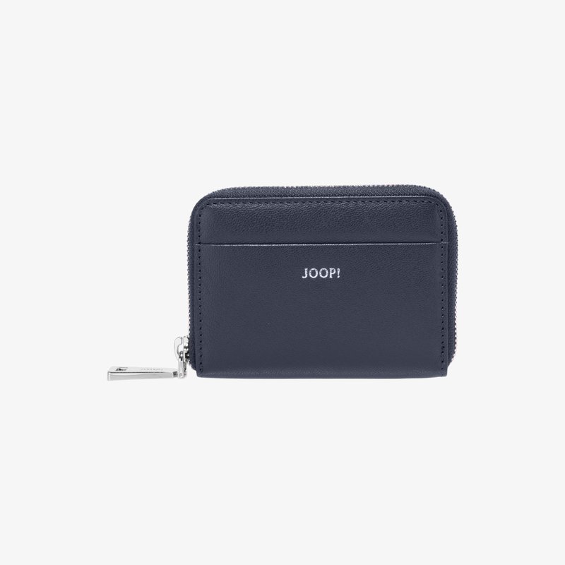 Marineblauw leren portemonnee met ritssluiting, voorzien van een zilveren logo. Heeft een buitensluitingsvak voor kaarten en een gestructureerd oppervlak. Compacte rechthoekige vorm.