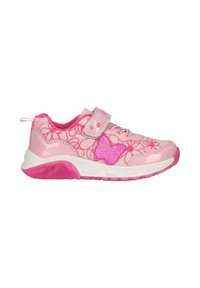 Baskets de sport roses avec une tige brillante, un motif floral, un accent en forme de papillon et une bande Velcro. Semelle en caoutchouc blanche et rose.
