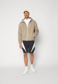 adidas Originals PREMIUM ESSENTIALS - Vinterjakke - beige