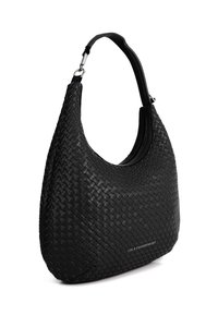 Sac à main tissé noir de forme hobo, doté d'une bandoulière lisse et d'une fermeture éclair. Logo embossé sur le côté. Cuir texturé.