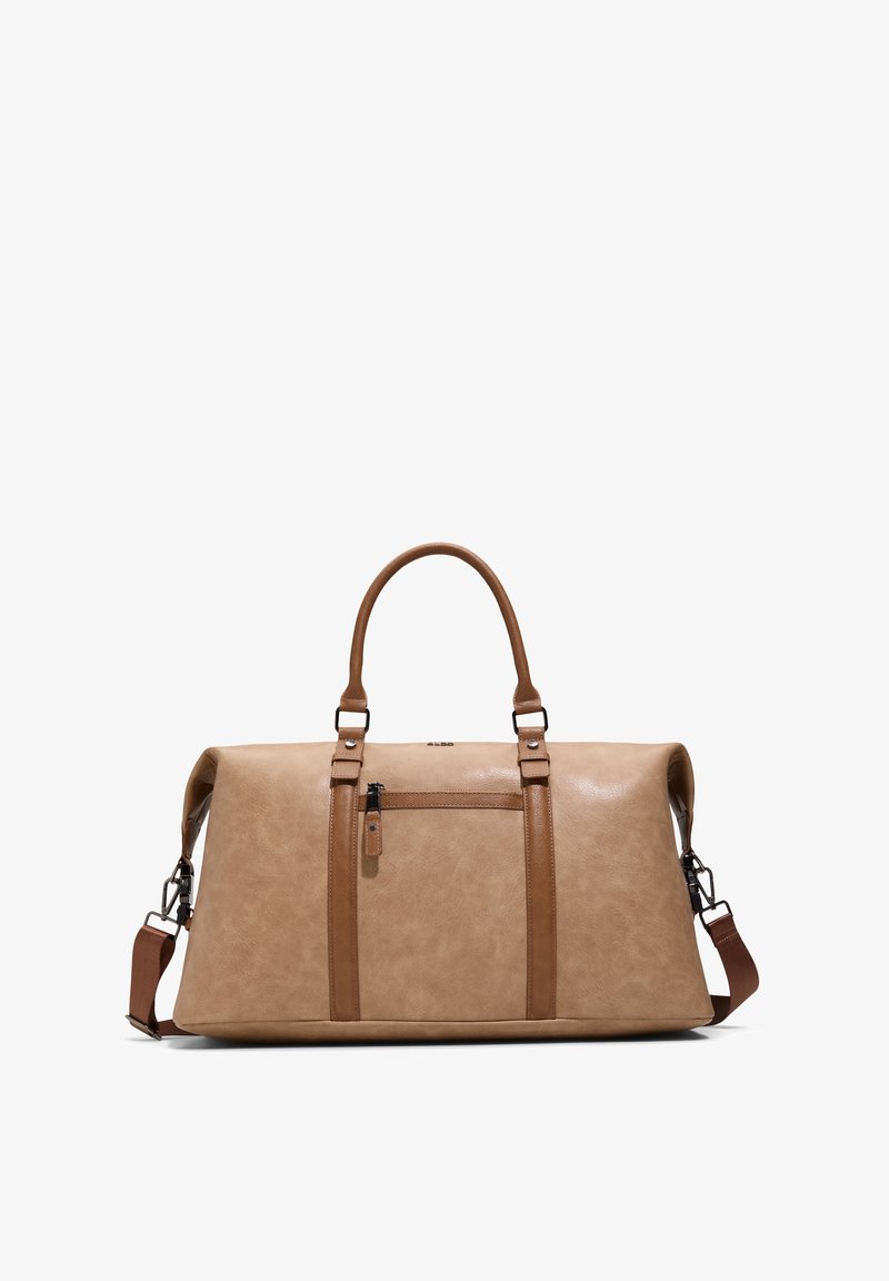 Hnědá taška přes rameno z umělé kůže, hladká textura, dvě horní madla a nastavitelný ramenní popruh. Obsahuje přední kapsu na zip a hnědé detaily.