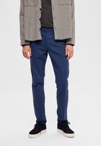 Selected Homme - SLH175-SLIM NEW MILES FLEX PANT - Pantalones chinos - insignia blue Imagen en miniatura 1