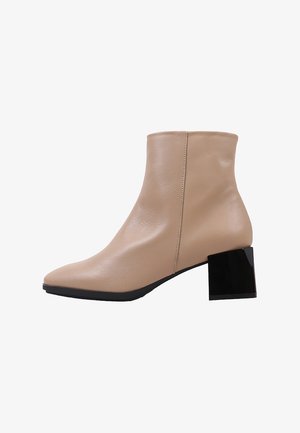 Sandra Fontán Botines - beige