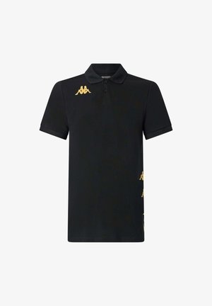 Polo shirt nera in cotone, con colletto, tre bottoni e un logo dorato sul petto e sull'orlo inferiore. Maniche corte.