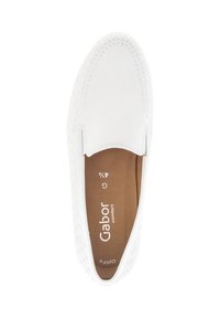 Witte instapschoen met een gestructureerde geweven rand en een soepel leren bovendeel. Binnenkant voorzien van een merkzool, maat 41. Minimalistisch ontwerp.