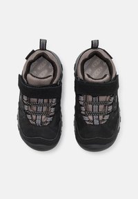Keen TARGHEE IV LOW WP UNISEX - Matkajalatsid - black