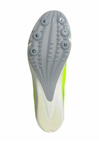Suela de zapatilla deportiva verde y blanca con una placa texturizada gris, seis studs circulares y un diseño curvado para mayor tracción.
