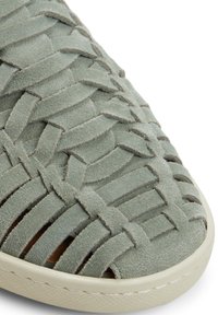 Thumbnail Image 6
