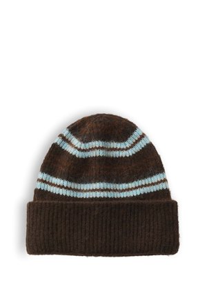 Bonnet marron tricoté avec revers et rayures horizontales bleu clair près du sommet et au milieu.