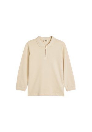 Polo à manches longues beige avec un col zippé mi-haut, un col côtelé et des poignets, fabriqué dans un tissu doux au toucher lisse.