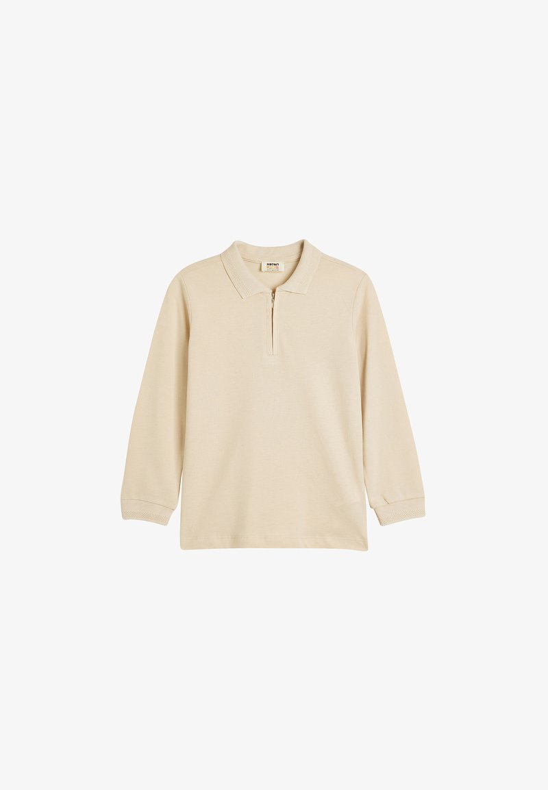 Beige polo shirt met lange mouwen en een halve rits kraag, geribbelde halslijn en manchetten, gemaakt van een zachte stof met een gladde textuur.