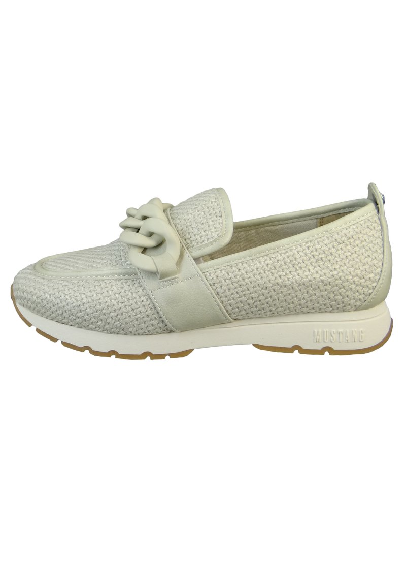 Jasno-beżowy but typu slip-on z plecioną cholewką, okrągłym noskiem i dekoracyjną pętelką. Posiada białą podeszwę z jasnobrązowymi akcentami.