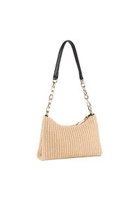Beżowa torba tkana o teksturowej powierzchni, z czarnym skórzanym paskiem i złotymi akcentami łańcucha. Krzywoliniowy kształt, zamek błyskawiczny.