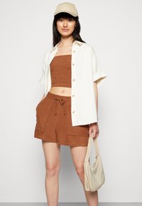 ONLY ONLTARA SHORTS/TUBE SET  - Top - toffee