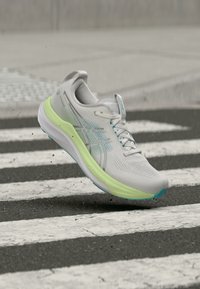 Δεν επιλέχθηκε, white/energy aqua