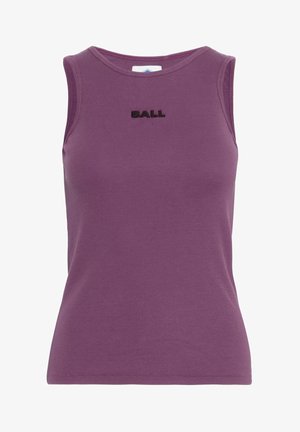 Top sin mangas de color púrpura con textura acanalada y logo bordado en negro "BALL" en la parte delantera. Escote redondo, diseño ajustado.