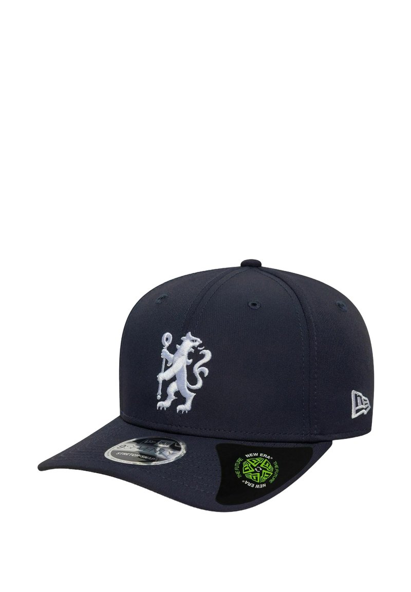 Dunkelblaues Baseballcap aus Stoff, ausgestattet mit einem gestickten weißen Löwenlogo, gebogenem Schirm und einem New Era-Tag an der Seite.