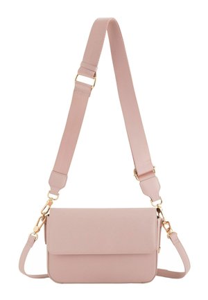 Sac bandoulière rose avec une sangle large réglable et des éléments métalliques dorés, doté d'une fermeture à rabat et d'une finition texturée.