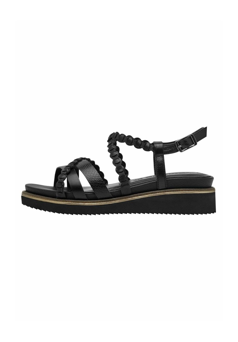 Sandaales negras con suela de plataforma, que presentan correas de cuero texturizado y un diseño trenzado en el tobillo. Correa ajustable con hebilla de metal.
