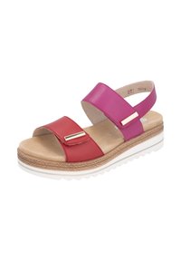 Style de chaussures : Sandales bicolores avec des lanières en cuir synthétique rouge et rose. Dotées d'une semelle blanche texturée et d'un accent doré sur la lanière.