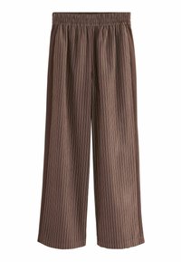 Pantalon large marron avec une ceinture élastique. Rayures verticales de couleur claire et texture lisse. Pas de poches ni de matériel visible.