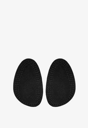 Schwarze Schuhsohlen mit einer perforierten Textur und konturiertem Design für Komfort, entworfen, um in verschiedene Schuhstile zu passen.