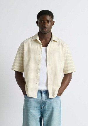 Burocs, BOXY SHORTSLEEVE SHIRT - Shirt - pale yellow