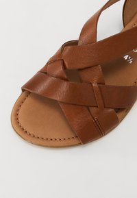 Thumbnail Image 6