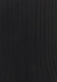 Tessuto nero a coste con linee verticali, con una texture che appare morbida e leggermente rialzata, pattern uniforme in tutto il tessuto, senza accenti o dettagli notevoli.