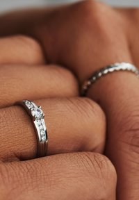 Isabel Bernard Ring - silberfarben