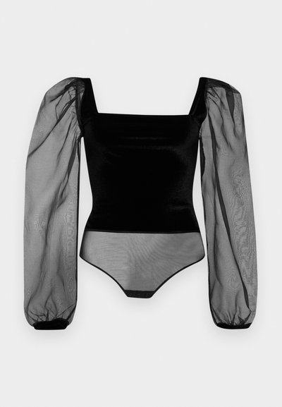 Sort bodysuit med firkantet udskæring og gennemsigtige puffærmer. Fremstillet af blødt stof, har en strømlinet design og trykknaplukning forneden.