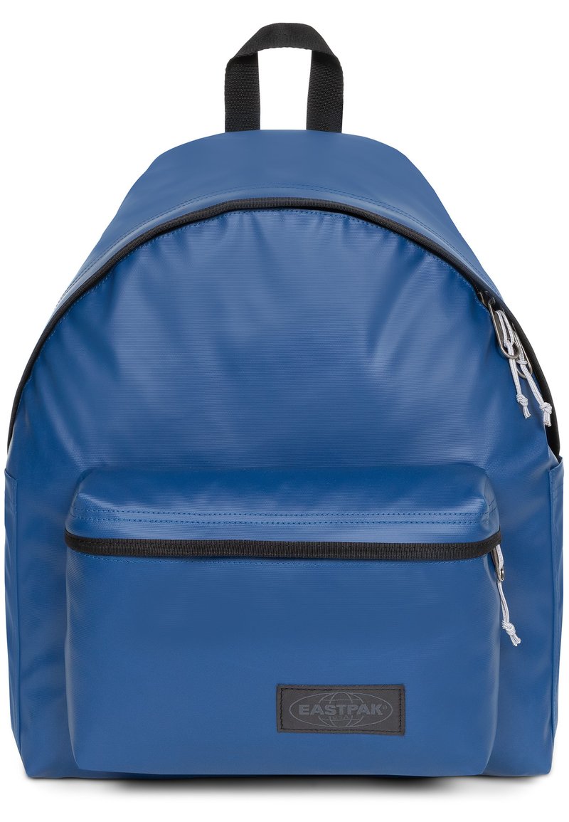 Sac à dos bleu en matériau lisse et durable, avec une poche zippée à l'avant, des accents noirs et deux poignées supérieures pour le transport.