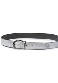 Cinturón de cuero plateado con una superficie texturizada, que cuenta con una hebilla redonda de metal negro y cinco agujeros de ajuste a lo largo de su longitud.