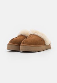 UGG Clogs - cognac