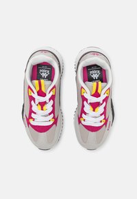 Kappa AUTHENTIC ARKLOW UNISEX - Baskets basses - grey/grey granite/red raspberry