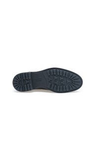 Schwarze Gummisohle mit strukturiertem Profil und Traktionsmuster. Verfügt über eine geformte Ferse und ein erhaben geprägtes Markenlogo. Glatte Unterseite.