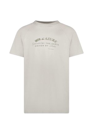 Lichtbeige T-shirt met korte mouwen en een ronde hals, voorzien van groene tekst op de voorkant met de woorden "Into the Azure, Grounded by the Earth, Driven by Desire".
