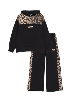 Set di felpa nera con cappuccio e pantaloni della tuta con accenti in stampa leopardata e logo dorato sul petto. Tessuto morbido, vestibilità comoda, vita con cordoncino.