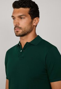 Hackett London SLIM FIT LOGO - Polokošeľa - forest night green