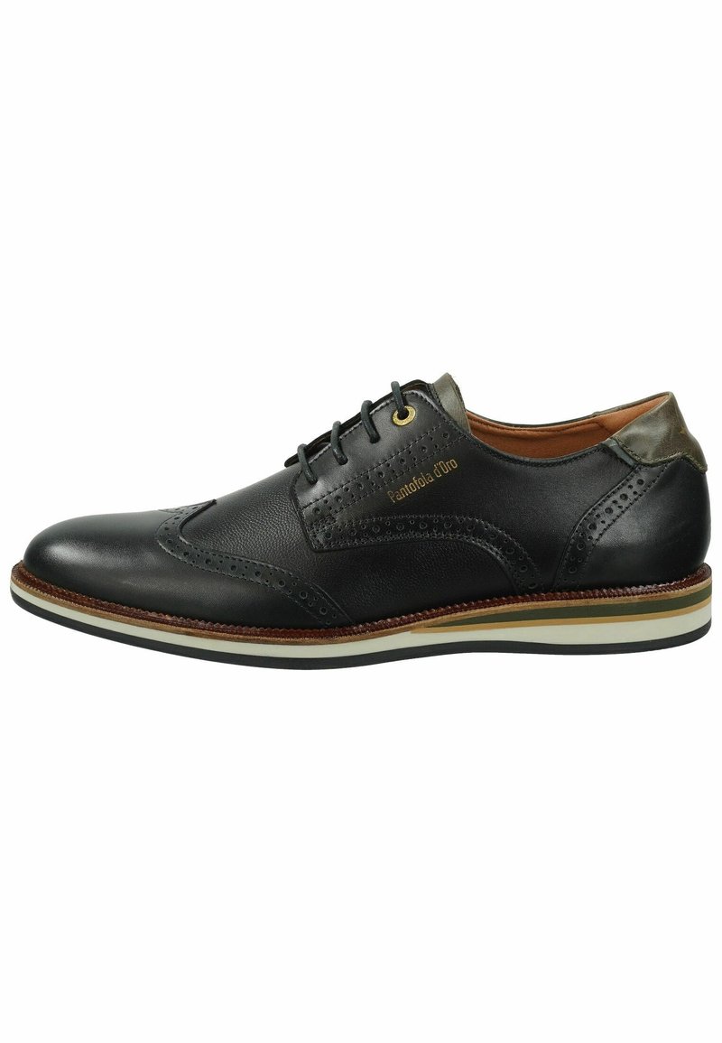 Chaussures habillées en cuir noir avec des détails en brogue, bout arrondi, système de laçage et semelle en caoutchouc contrastante avec des accents marron.