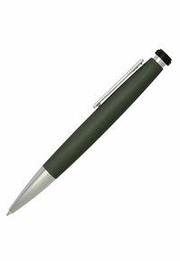 Metallinen kynä, jossa on matta vihreä vartalo ja hopeiset yksityiskohdat. Varustettu klipsillä ja pyöreällä mustalla päällä. Tyylikäs ja sylinterimäinen muotoilu.